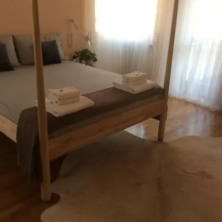 Home בית הארחה *